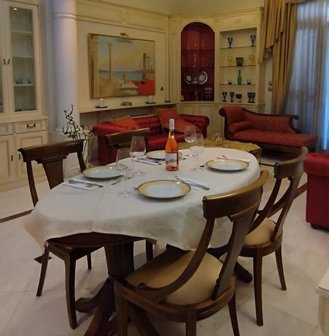 Elegant Tsimiski Neoclassical Apartment Thessaloníki 0*,