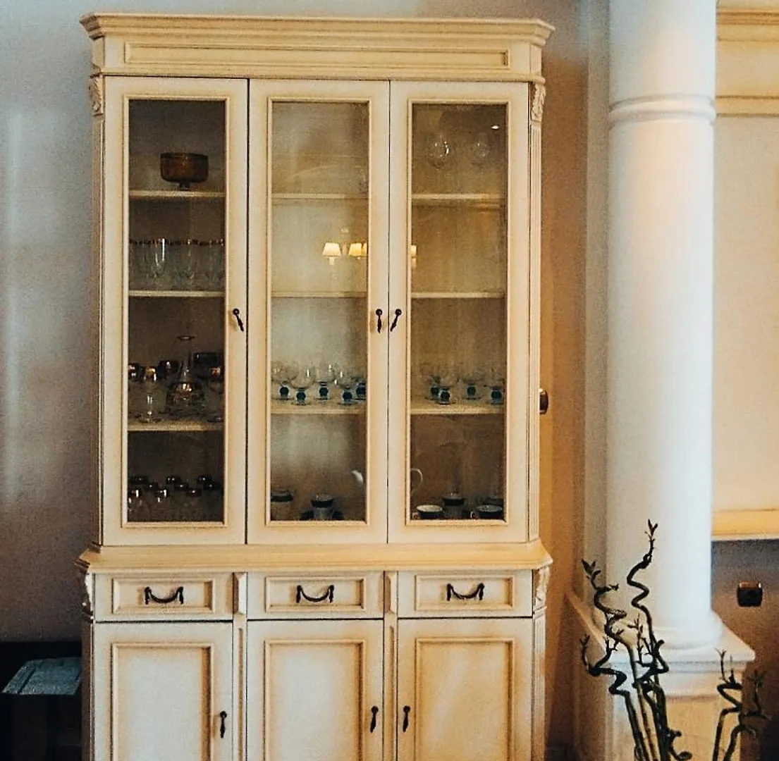 Elegant Tsimiski Neoclassical Apartment Thessaloníki Grekland