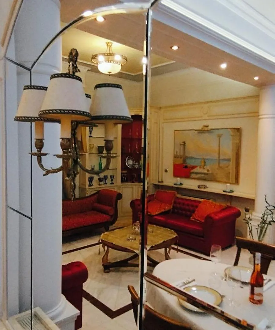 Elegant Tsimiski Neoclassical Apartment Thessaloníki