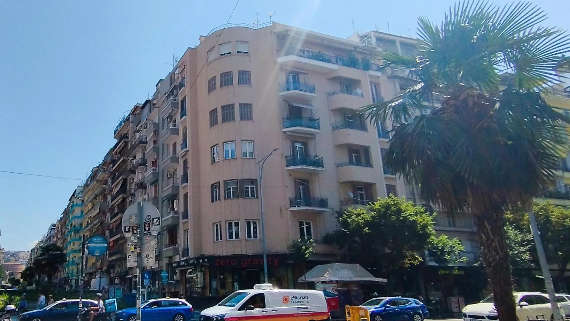 Elegant Tsimiski Neoclassical Apartment Thessaloníki