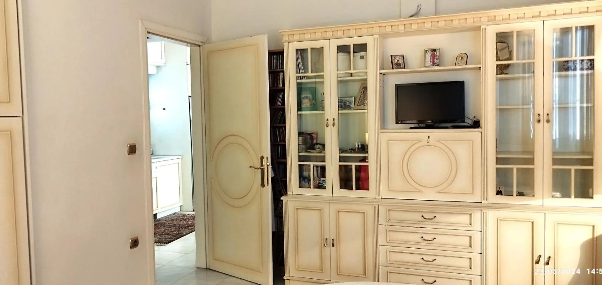 Elegant Tsimiski Neoclassical Apartment Thessaloníki