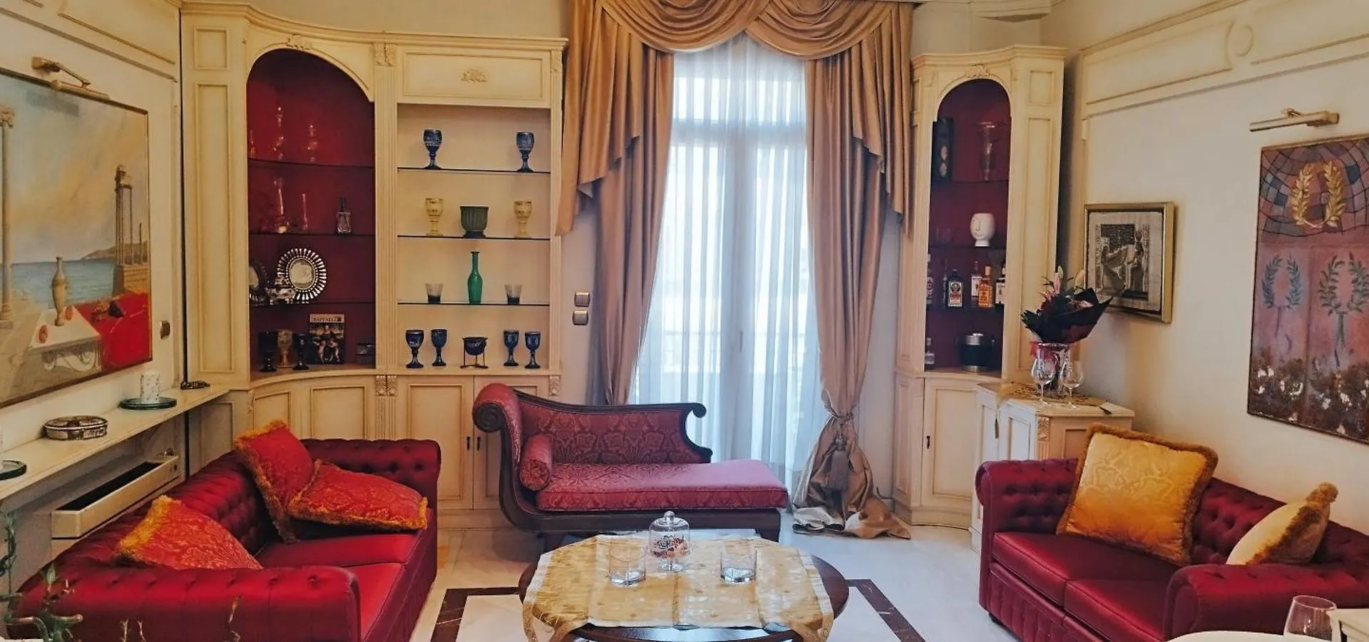 Elegant Tsimiski Neoclassical Apartment Thessaloníki Grekland